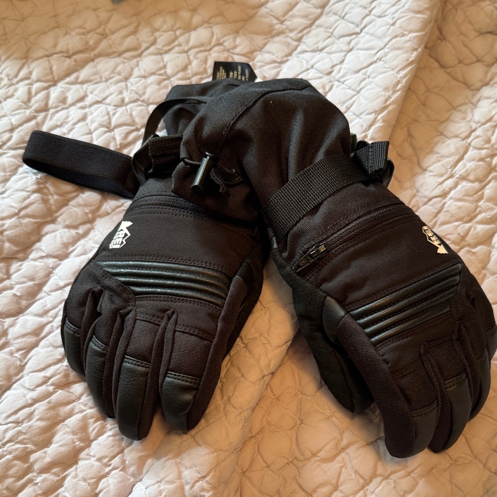 REI Black Kids gloves